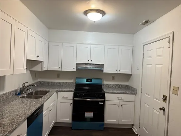 530 W 27th St, Norfolk, VA 23517