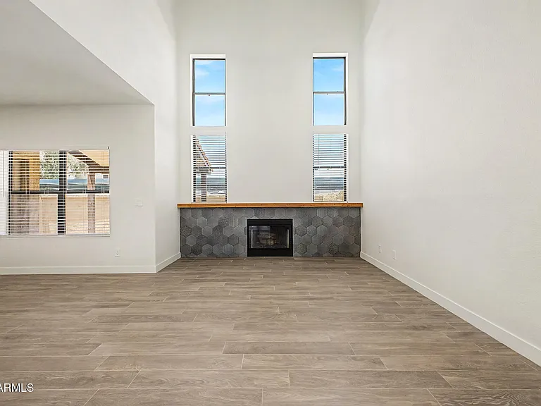 2084 N Sunset Dr — Photo 9