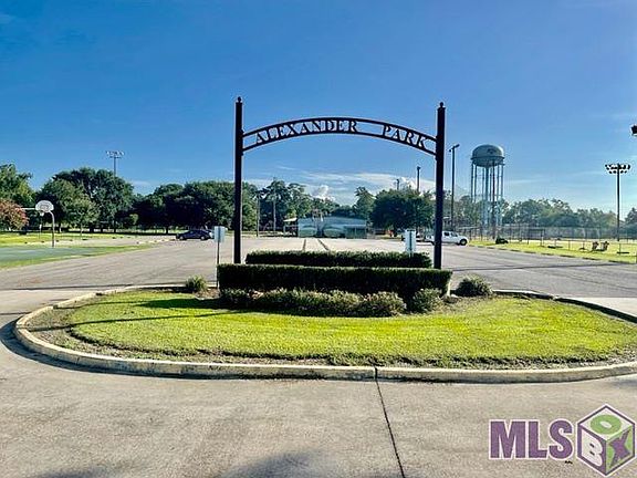 2nd image of 2811 Live Oak Dr