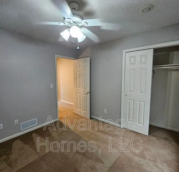 14117 Parkhill Ln — Photo 32