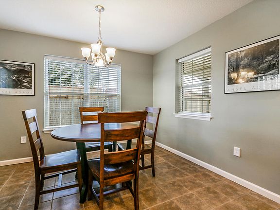 5th image of 1932 Oak Dr #1932