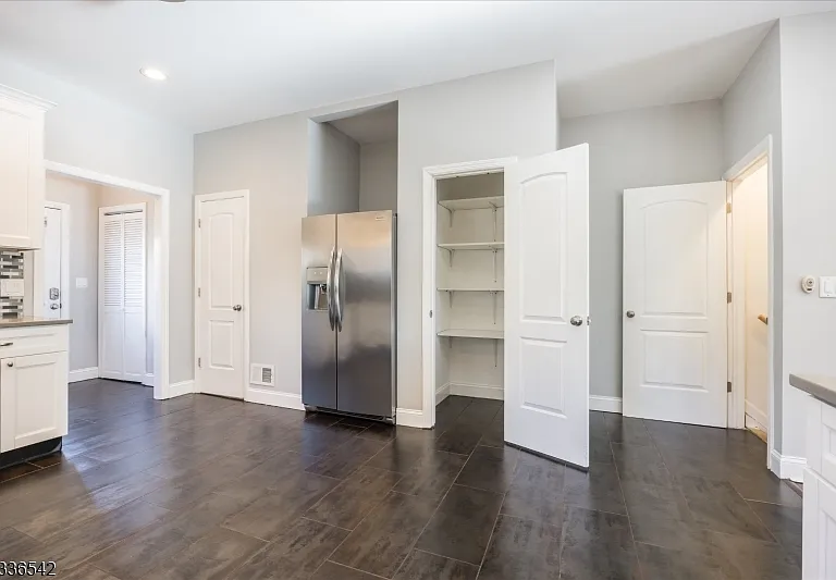 132 N Fullerton Ave — Photo 6