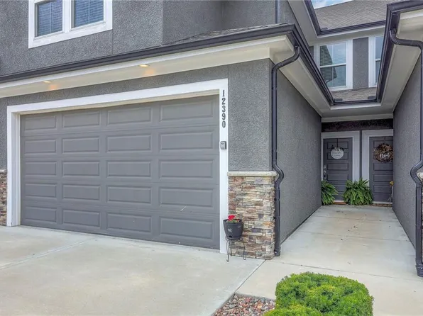 12390 S Sagebrush Dr, Olathe, KS 66061