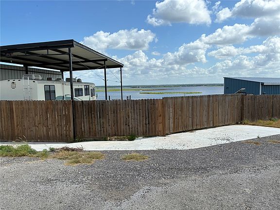 3rd image of 111 Vista #11