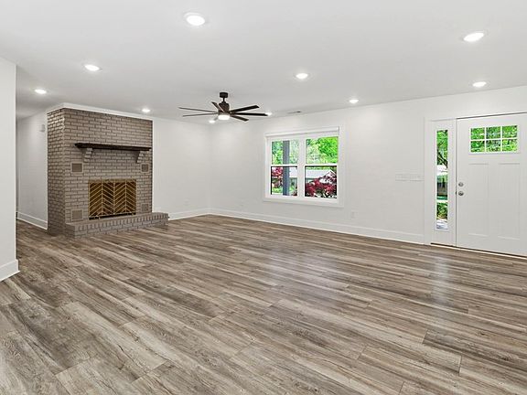 5th image of 409 Esther Dr