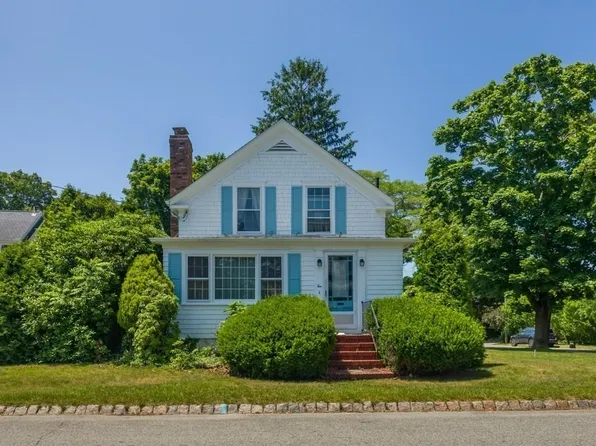10 Pleasant St, Fairhaven, MA 02719