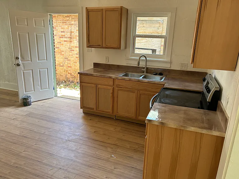 738 W Maple Ave #A — Photo 9