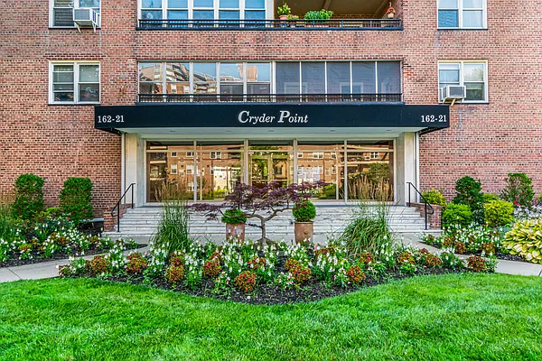 Sold by Lovett Realty, Inc. | media 16