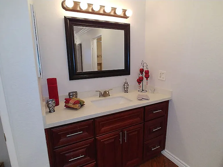 Five Star Suites — Photo 63