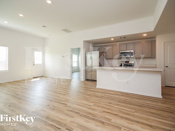 4th image of 445 Maple Bend Ln