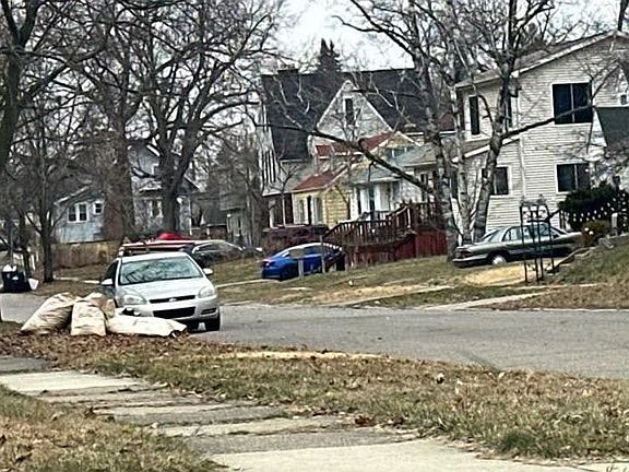 4th image of 364 Buckingham Ave