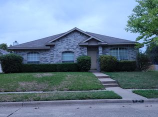 908 Crestwood Dr, Cedar Hill, TX 75104