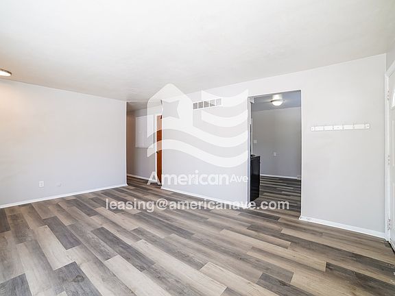 1669553_003_living_room_14315423.jpg