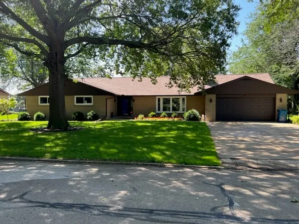 1401 E 35th St, Sterling, IL 61081