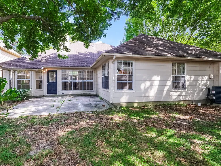 4910 Stone Harbor Dr — Photo 17