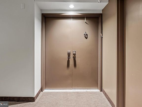 2nd image of 4100 N Charles St Unit 914