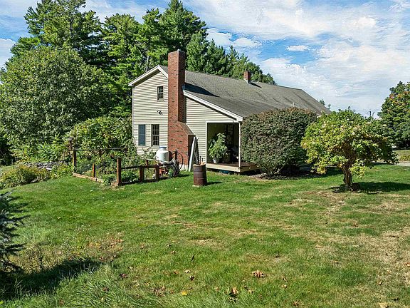 3rd image of 371 Hoyt Road
