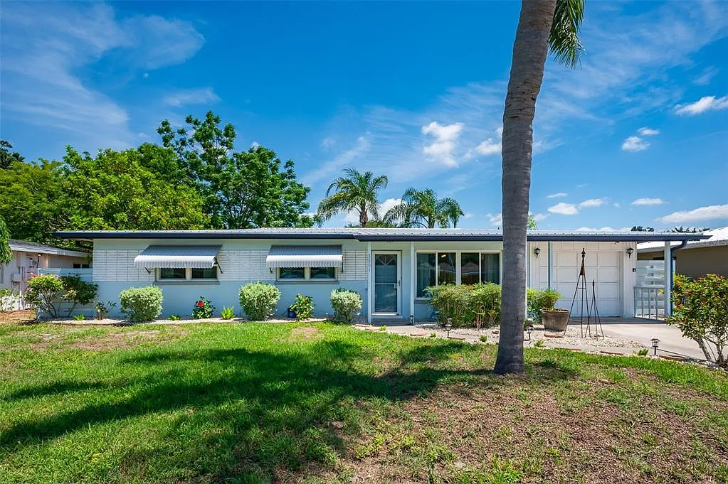 3 bed, 2.0 bath, 1232 sqft, $4,000 — Photo 2