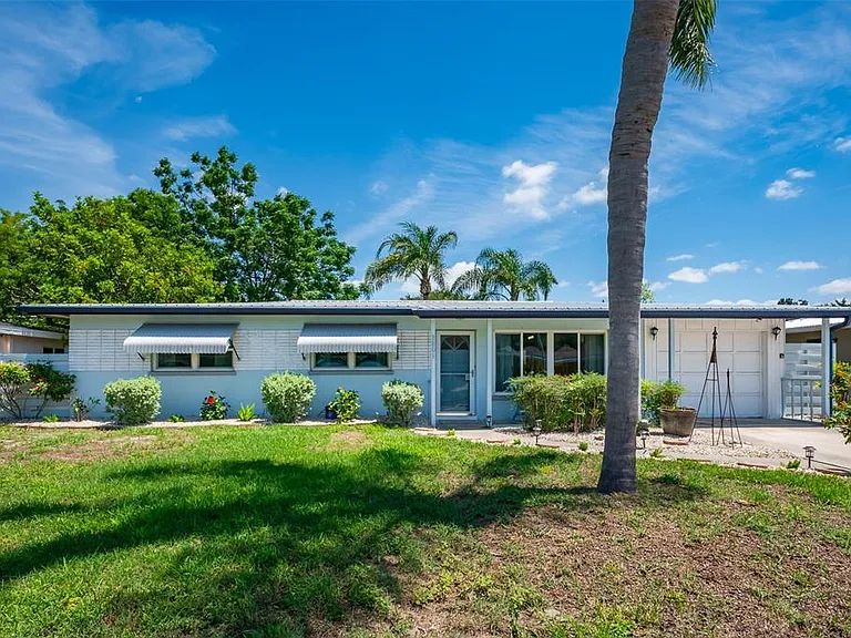 3801 Helene St — Photo 2