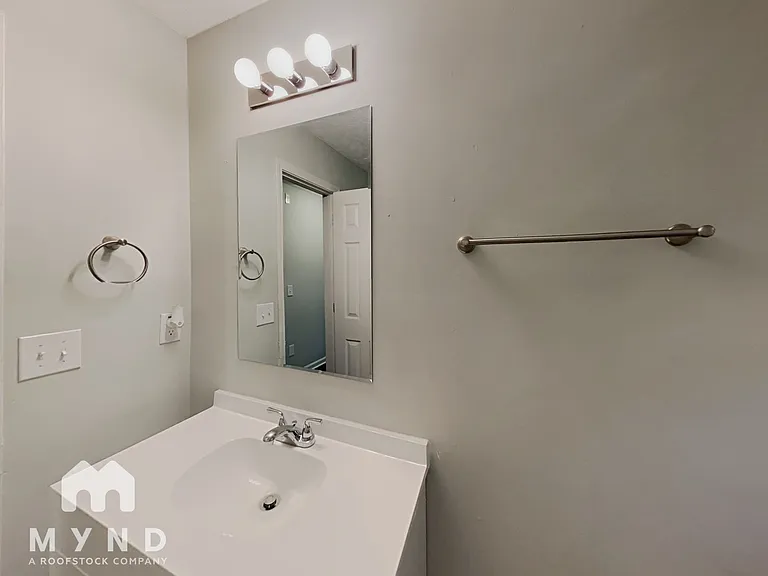 2728 Columbia Dr — Photo 18