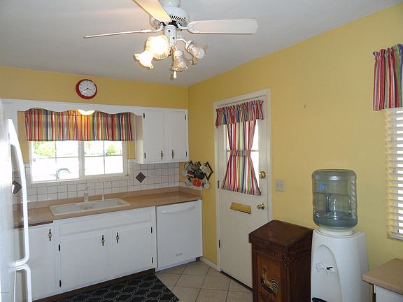 2nd image of 10637 W Salem Dr