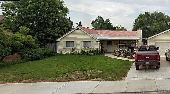 Front of house, front yard
