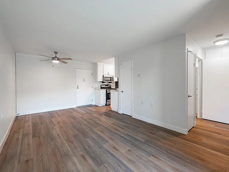 Oak Park Apartments — Photo 21