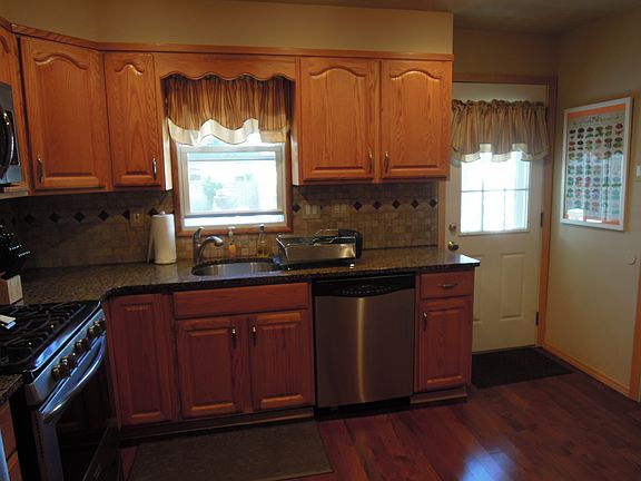 5th image of 983 Brent Dr