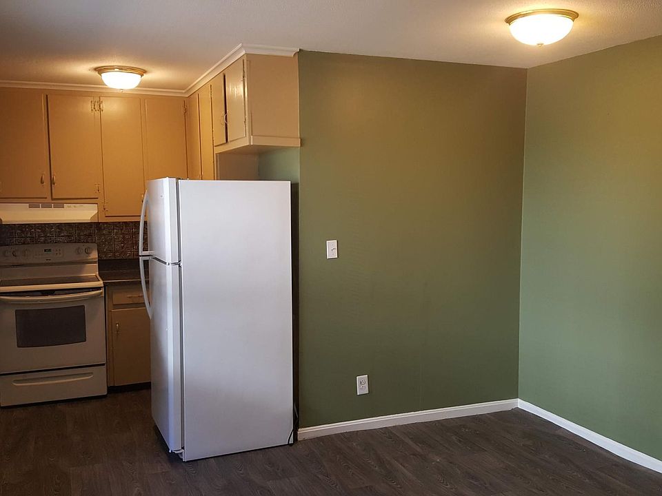2nd image of 209 Bridge St #1