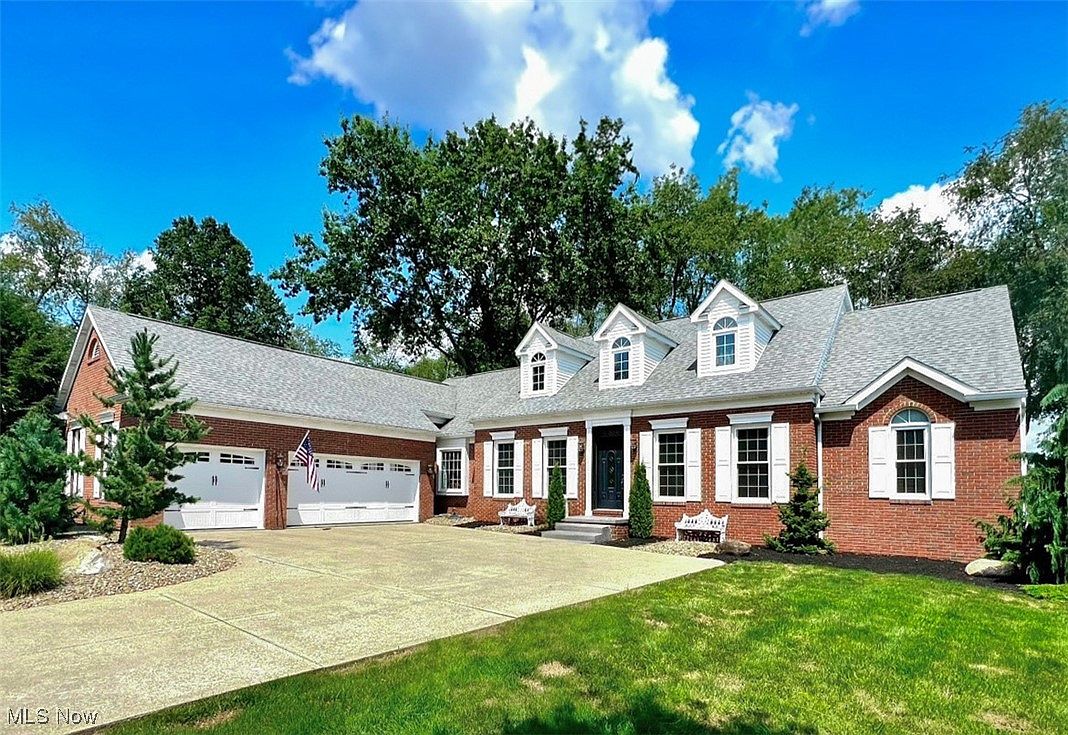 8079 Brooke Hollow St NW