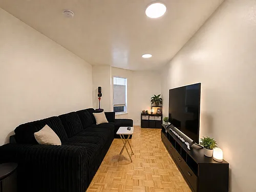 605 E 5th St #1 Photo 1