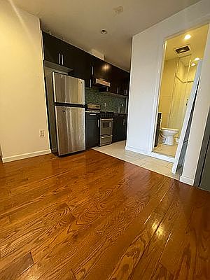 4th image of 9 Eldridge St APT 8