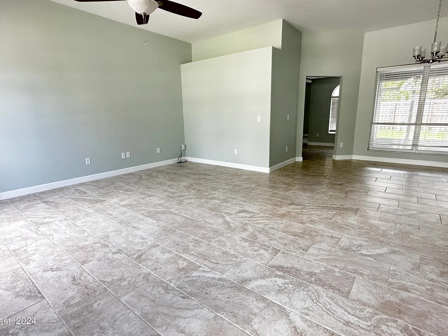 3 bed, 2.0 bath, 1834 sqft, $2,600 — Photo 4
