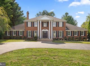 8516 Paddockview Dr, Gaithersburg, MD 20882