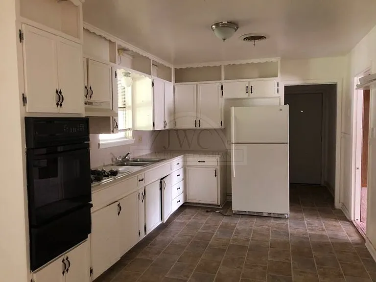 208 Oak St — Photo 7