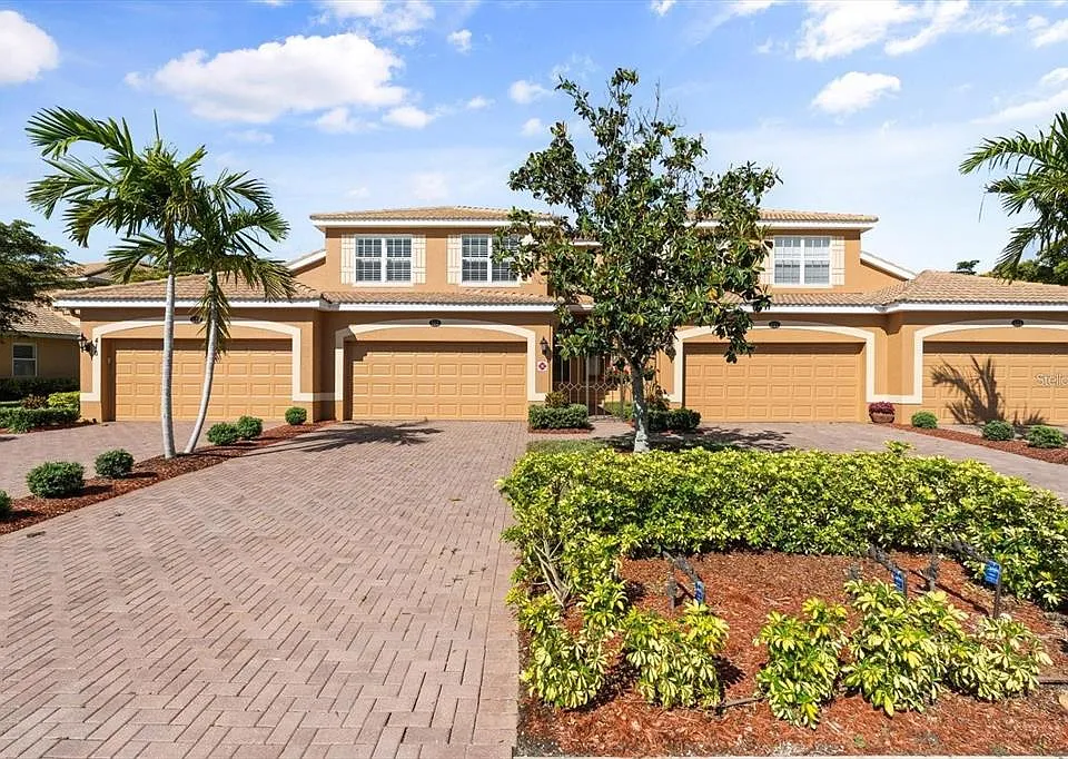 416 Winding Brook Ln #102