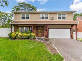 1415 Meadowbrook Rd, Merrick, NY 11566
