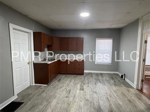2nd image of 2611 Mary St