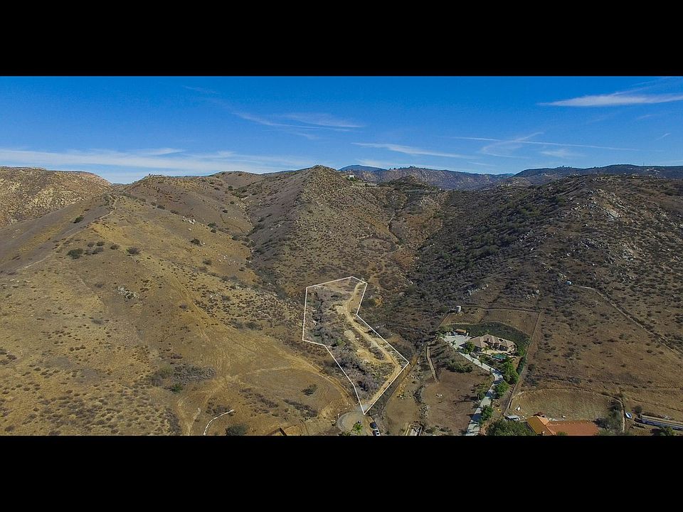 1st image of Vista De La Montana
