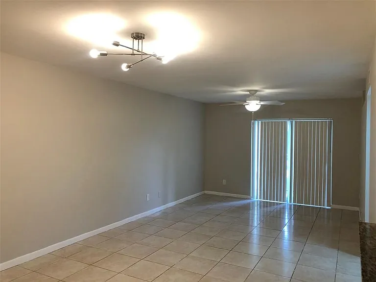 729 NW 92nd Ave — Photo 5