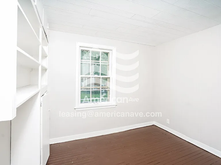 1326598_008_bedroom_9.jpg