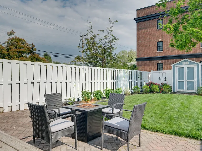 102 Wolfe St — Photo 26