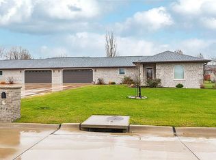 904 S 5th St, Wapello, IA 52653