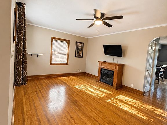 3rd image of 809 38th St