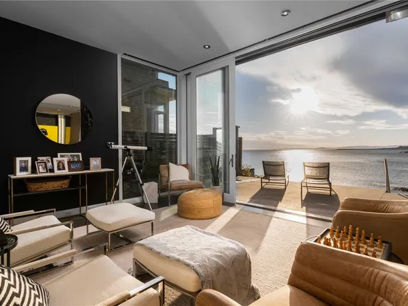 2086 Marne St, Oak Bay, BC V8S 4J8