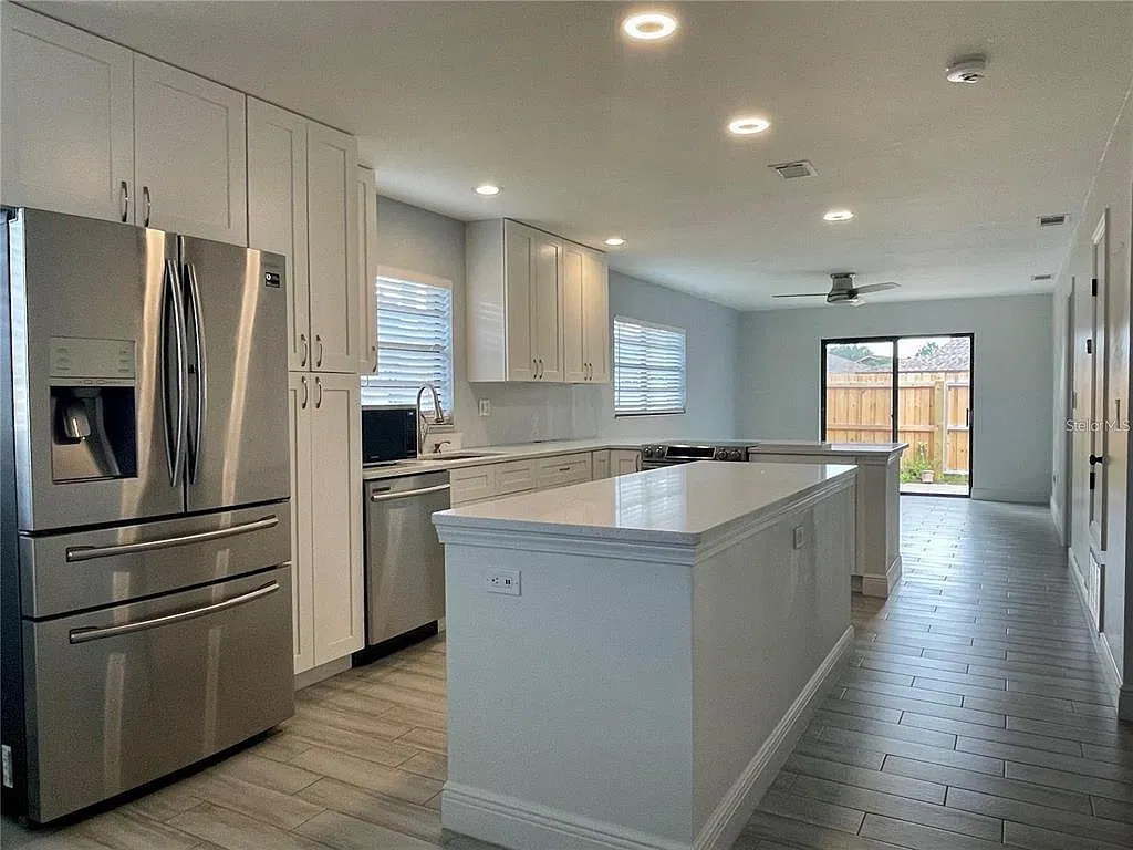 2 bed, 2.0 bath, 991 sqft, $1,780 — Photo 3