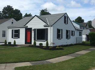 1174 Elmwood Rd, Mayfield Heights, OH 44124