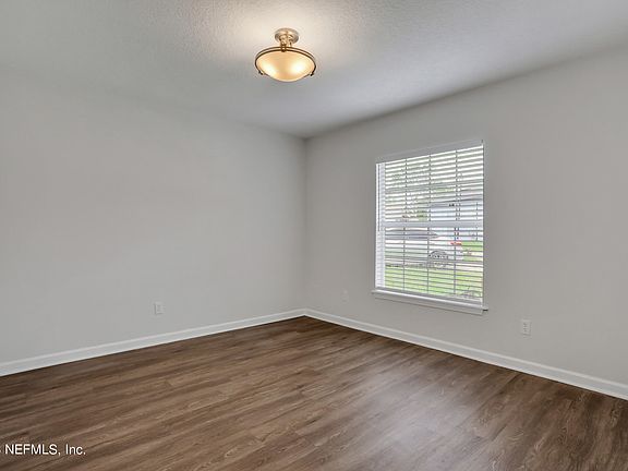 5th image of 467 BRENTWOOD Court