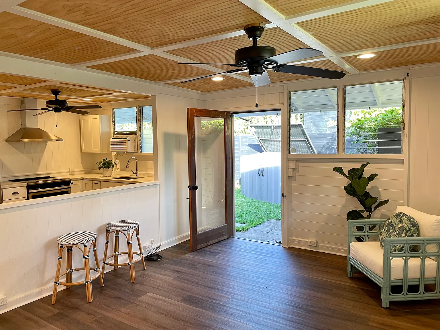 Studio, 825 sqft, $2,400 — Photo 2