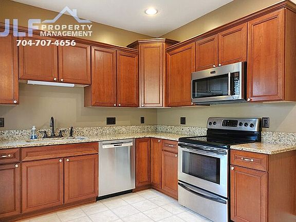 4th image of 205 Oakview Dr